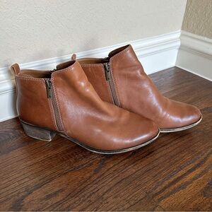 lucky brand brown short boots!